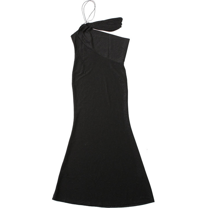 Dame elegant aftenkjole med asymmetrisk snit og glitrende detaljer Stilla
