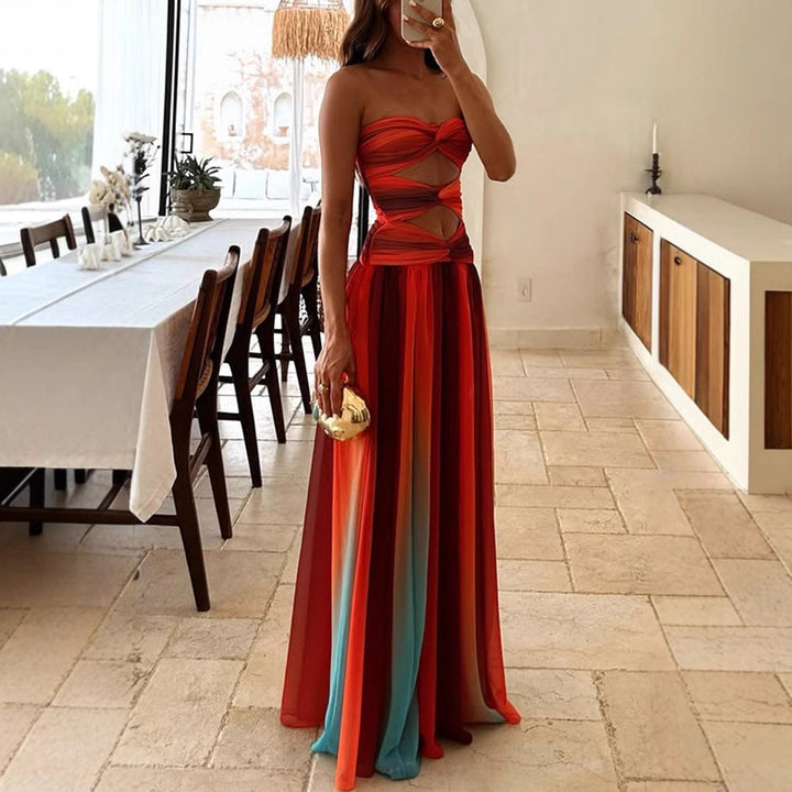 Dame aftenkjole med elegant cut-out design og skinnende farveovergang Stiila