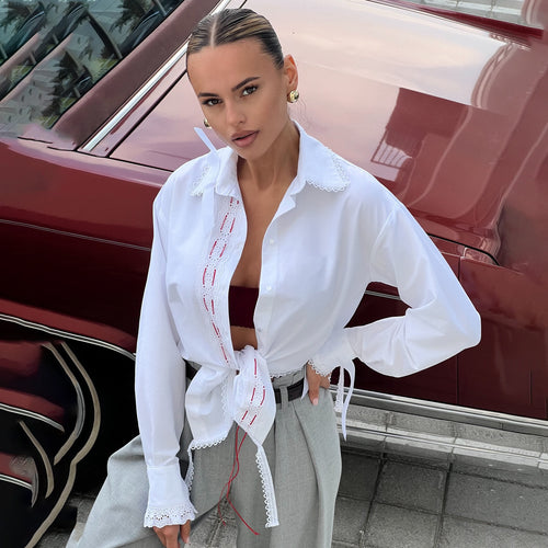 Dame Elegant Skjorte med Blonder Accent og Snøring Detalje Stilla