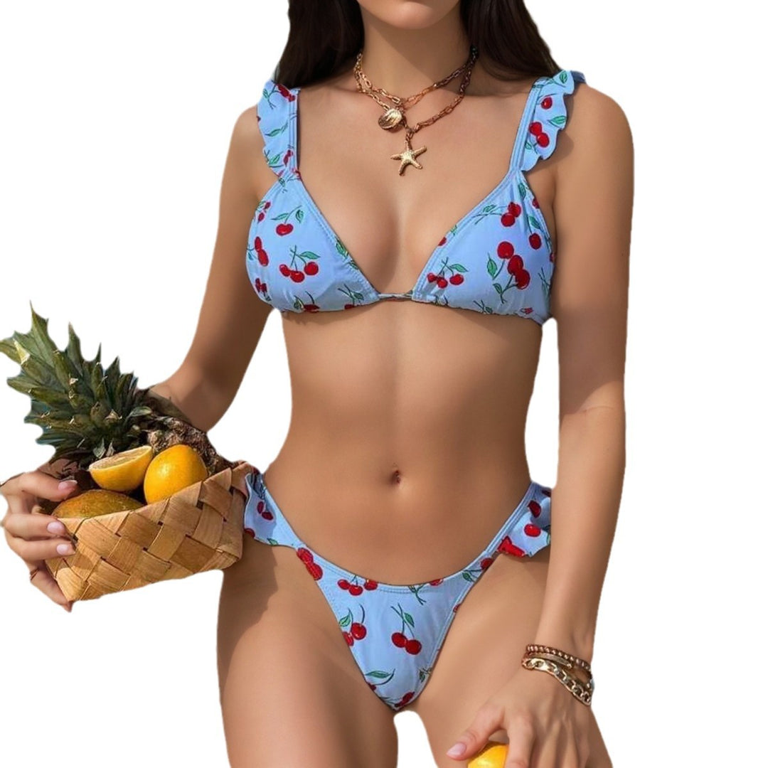 Dame bikini-sæt med legende kirsebærmønster og flæsedetaljer Stilla