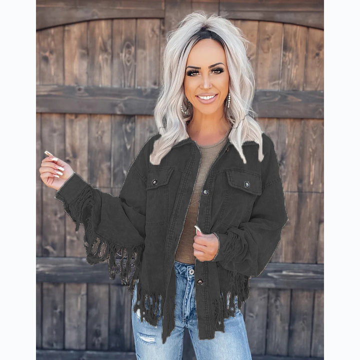 Kvinders frynsejakke lavet af denim i en afslappet oversized pasform