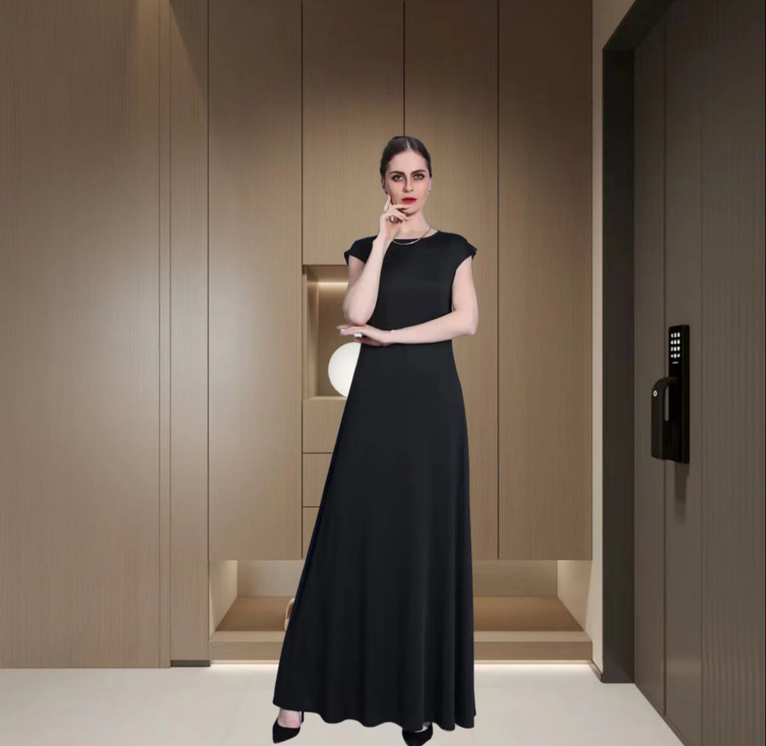 Dame maxikjole med minimalistisk design og elegant snit Stilla