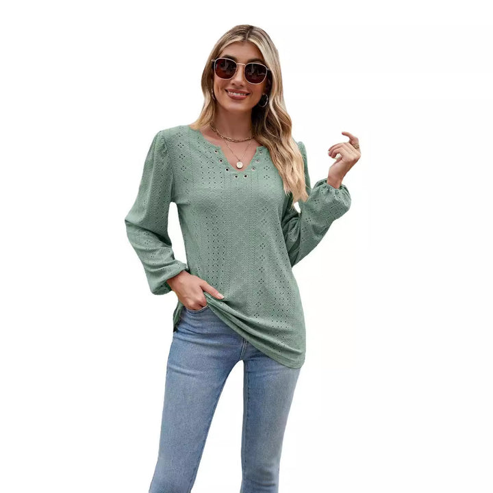 Damebluse med elegant spidsstruktur og V-hals Stilla