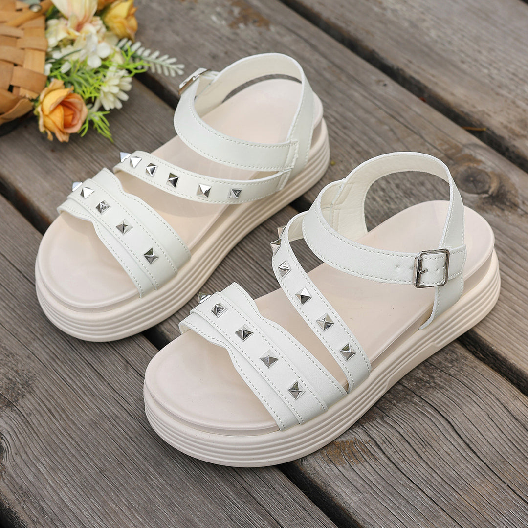Dame Komfortable Sandaler med stilfulde nitteaccent og justerbar rem Stilla