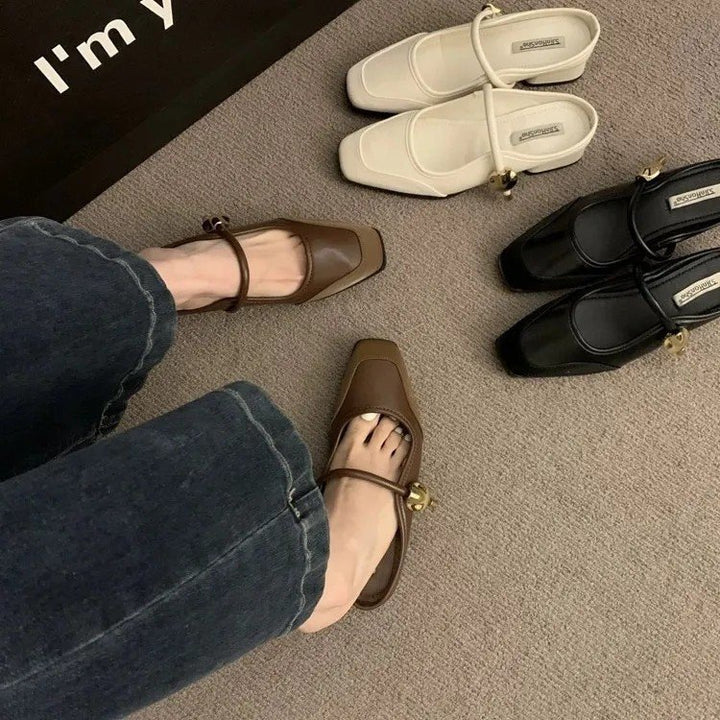Damer elegante Slingback-pumper med moderne kædeaccent og komfortabel blokhæl Stilla