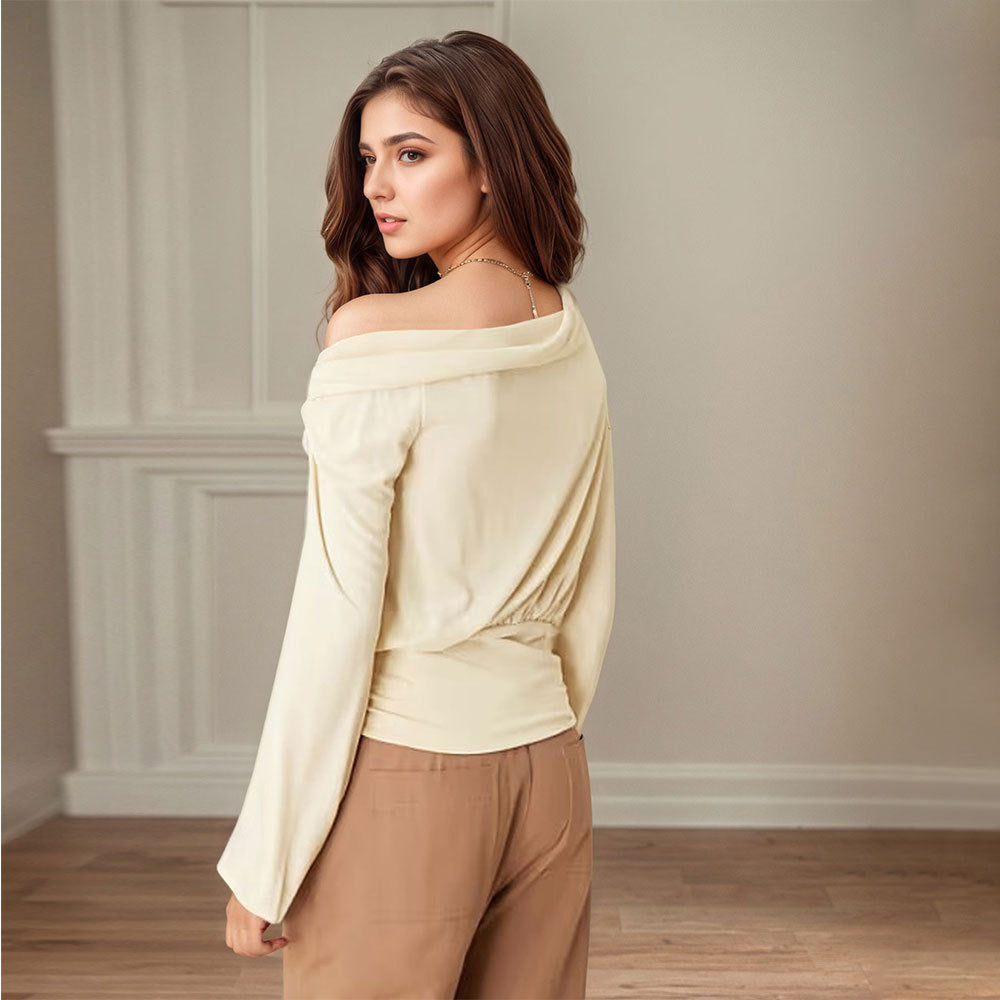Kvindernes elegante off-shoulder top med draperet design og samling Stilla
