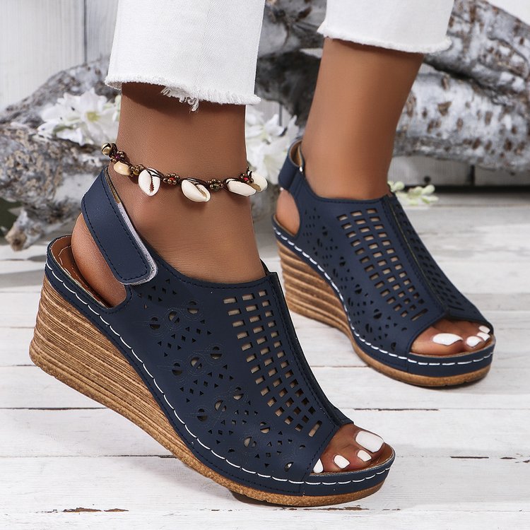 Dame Wedge-sandaler med perforeret overdel og skridsikker sål Stilla