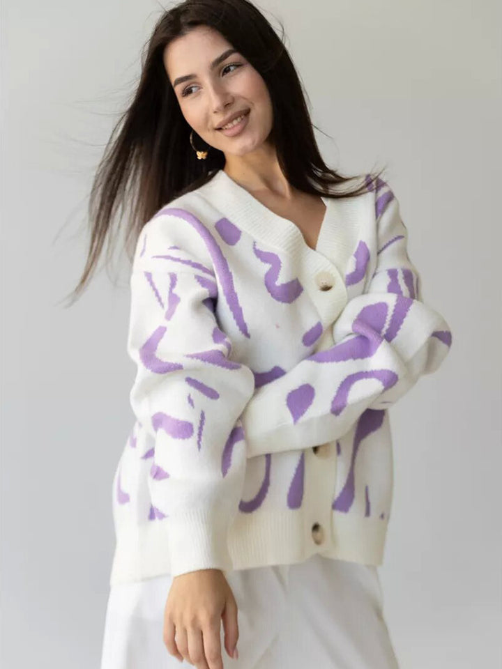 Dame cardigan med moderne mønster og elegante knapper