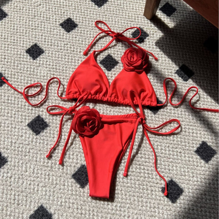 Damebikini med romantiske blomsterapplikationer Stilla