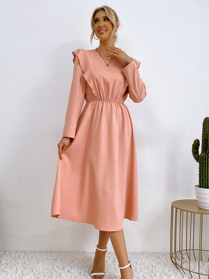 Kvindernes elegante maxikjole med volangdetaljer og elastisk talje Stilla