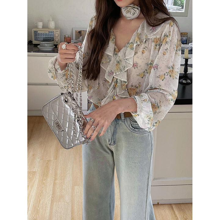 Dame rynket bluse med blomsterdesign og sarte detaljer Stilla
