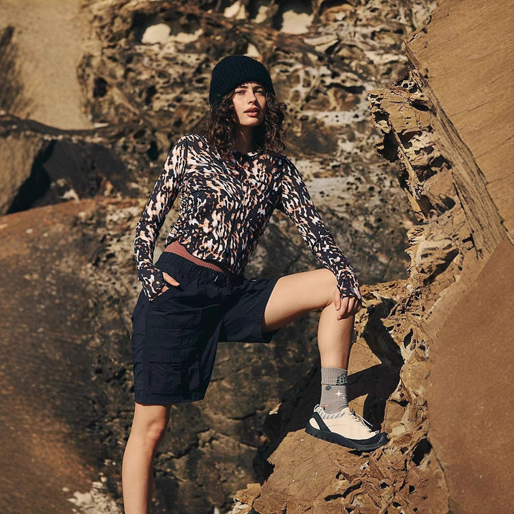 Dame sporty langærmet top i leo-design Stilla