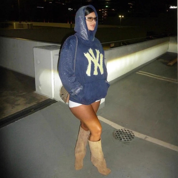 Kvinders hoodie med glitrende detaljer og markant logo Stilla
