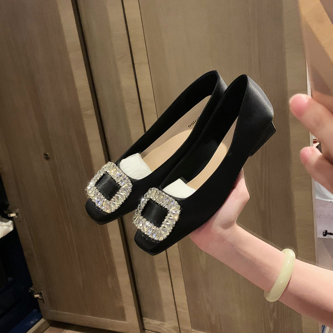 Dame stilfulde flade sko med lav blokhæl og rhinestones spænde akcent Stilla