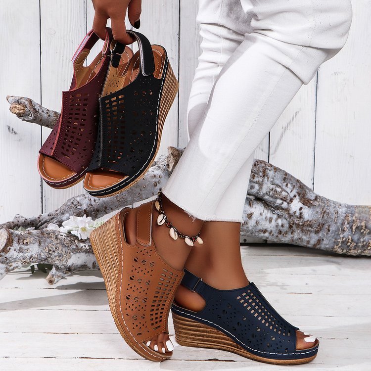 Dame Wedge-sandaler med perforeret overdel og skridsikker sål Stilla