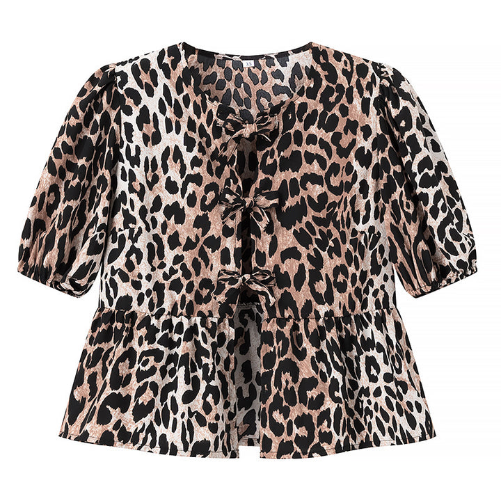 Dame volangbluse med leopardmønster og rynkedetaljer Stilla