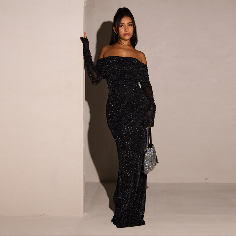 Damer Elegant off-shoulder maxikjole med glitrende accenter Skovae