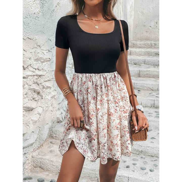 Dame Floral Print Fit og Flare Kjole med Bælte Stilla