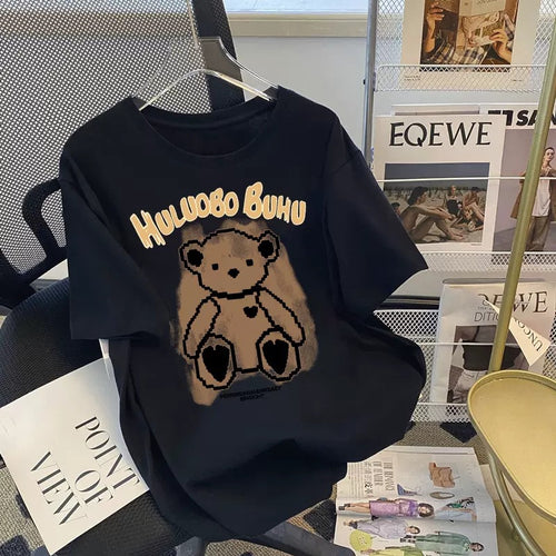 Dame T-shirt med sødt bjørnemotiv og kreativ skrift Stilla