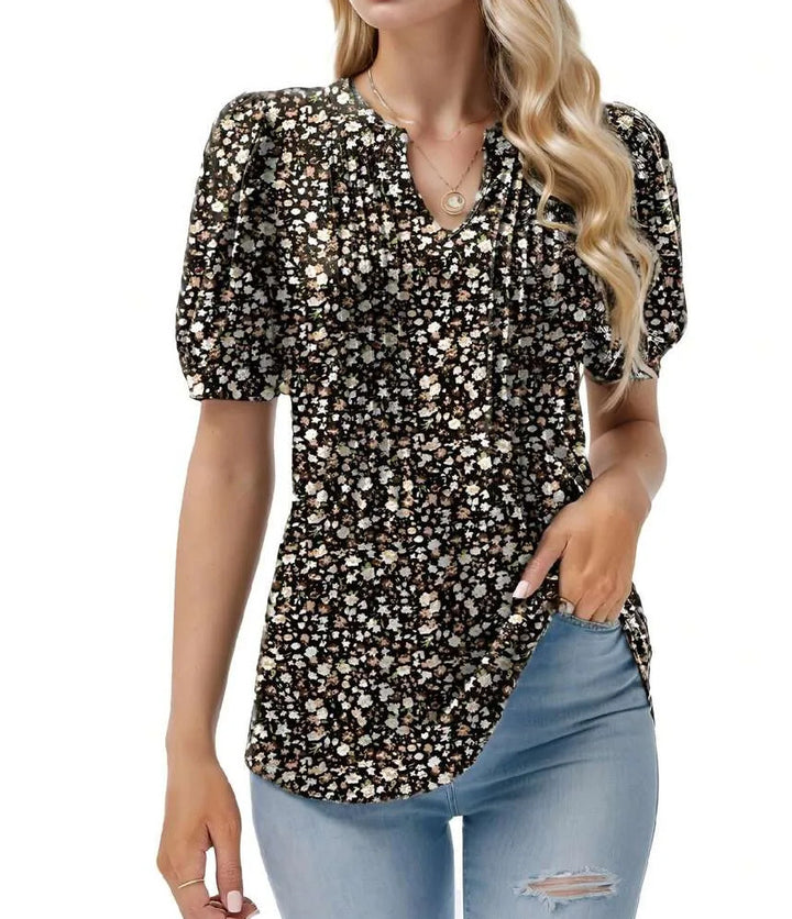 Damebluse med flæseærmer og blomsterdesign Stilla