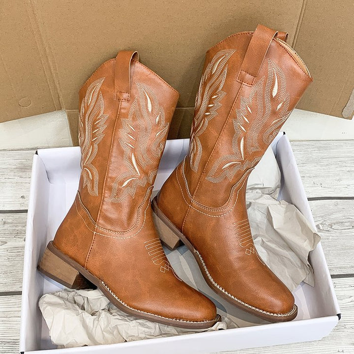 Dame cowboystøvler med detaljeret broderi Stilla