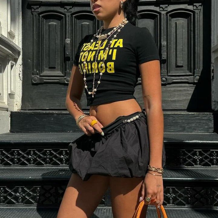 Damer cropped T-shirt med iøjnefaldende typografi-tryk Skovae