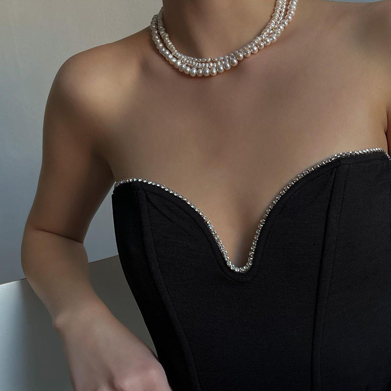 Dame Crop-Top med hjerteformetudskæring og smarte dekorationsdetaljer Stilla