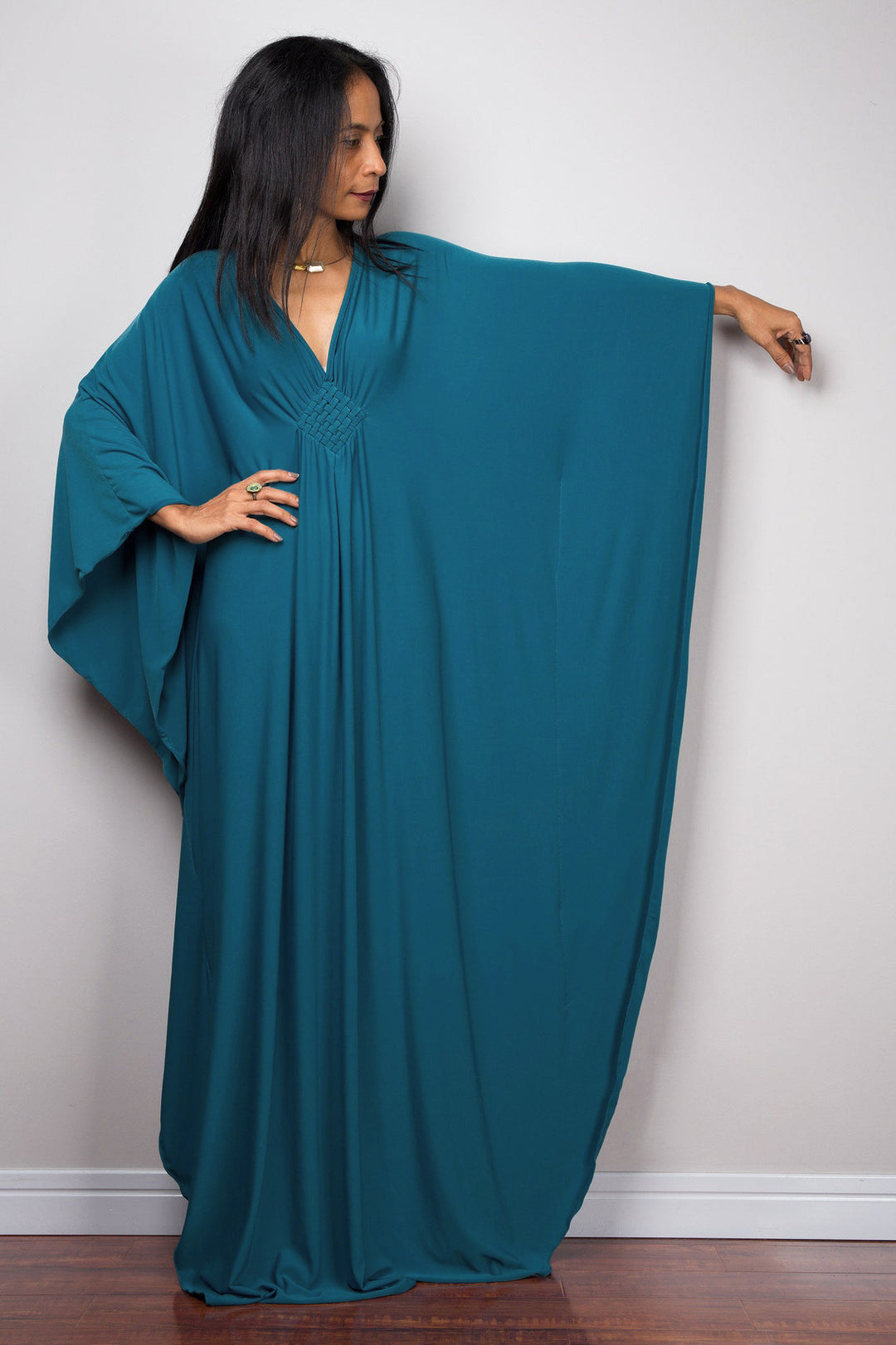 Dame Kaftan med elegant V-udskæring og flydende snit Stilla