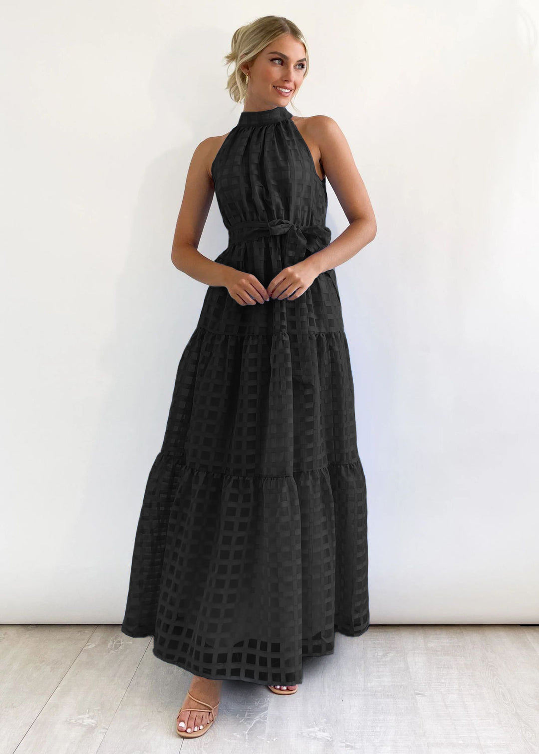 Dame maxikjole med svajende skørt og elegant rynkning Stilla