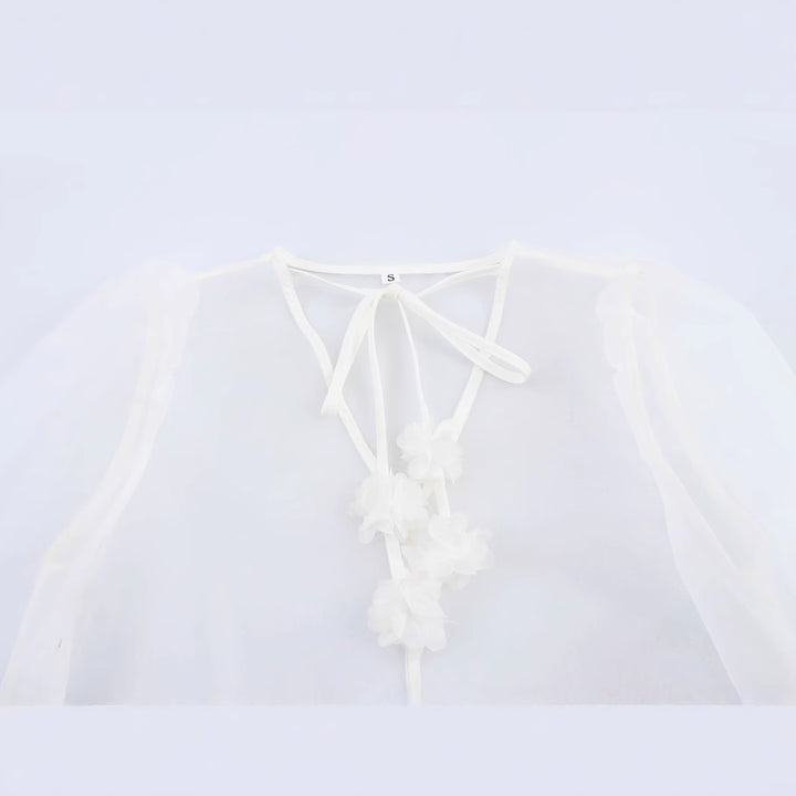 Femme Elegante Transparent Bluse med Puffærmer og Florale Accenter Stilla