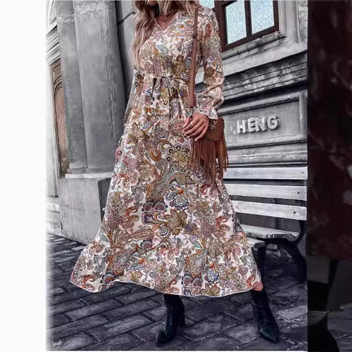 Dame Maxikjole med legende paisley-mønster og figursyet silhuet Stilla