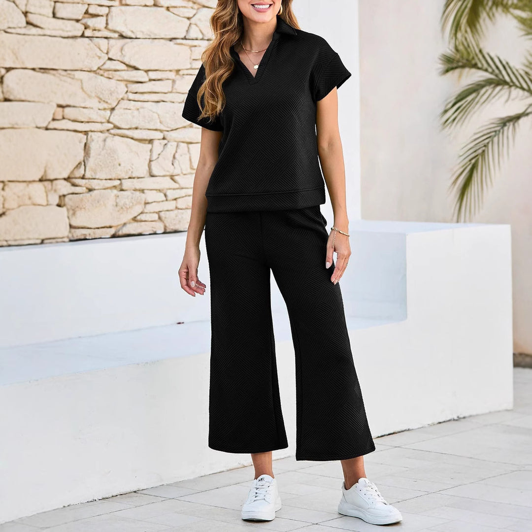 Dame stilfuld to-dels loungewear sæt med elastisk talje og struktureret top Stilla
