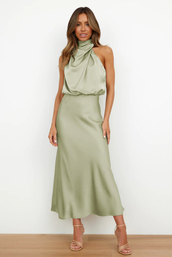 Stilla | Elegant Midi Kjole Med Asymmetrisk Rund Udsnit