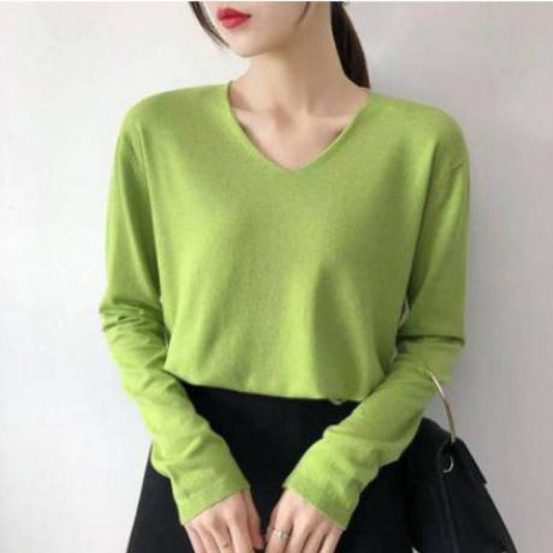 Dame V-hals pullover med en afslappet pasform og bløde materialer Stilla