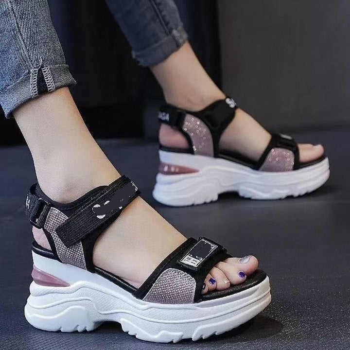 Dame platform sandaler med justerbart remdesign og skridsikre såler Stilla