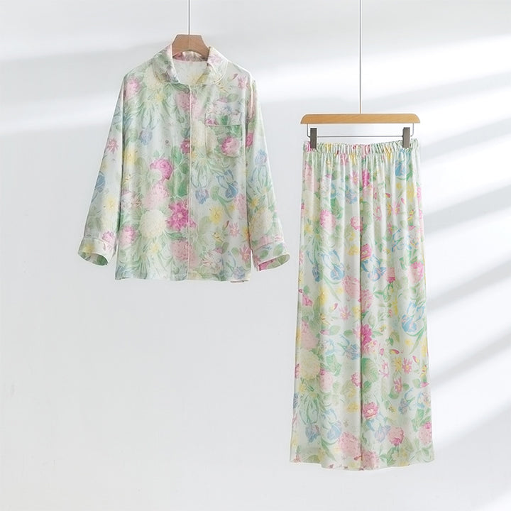 Dame komfortabel natdragtsæt med elegant blomsterdesign og fin struktur Stilla