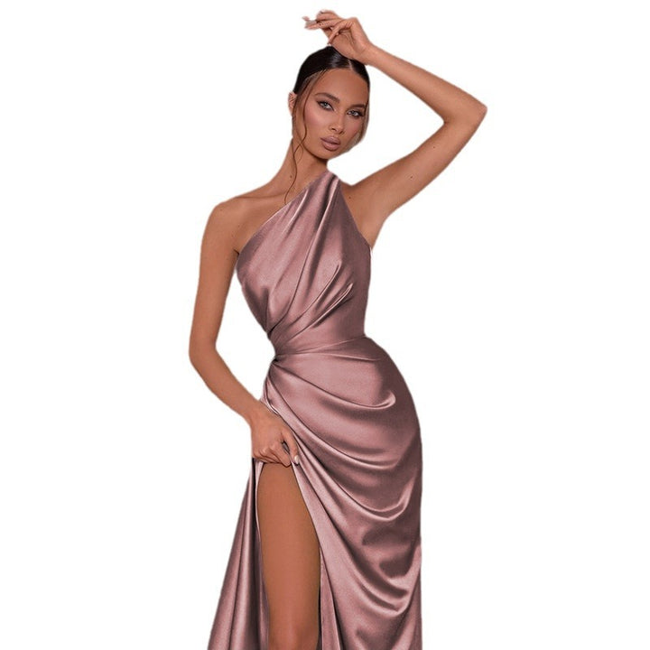 Dame Elegant One-Shoulder Maxikjole med draperet design og høj split Skovae