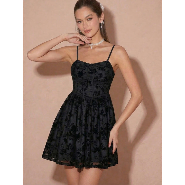 Damen Sommerliches Minikleid mit feinen Spitzenakzenten Skovae