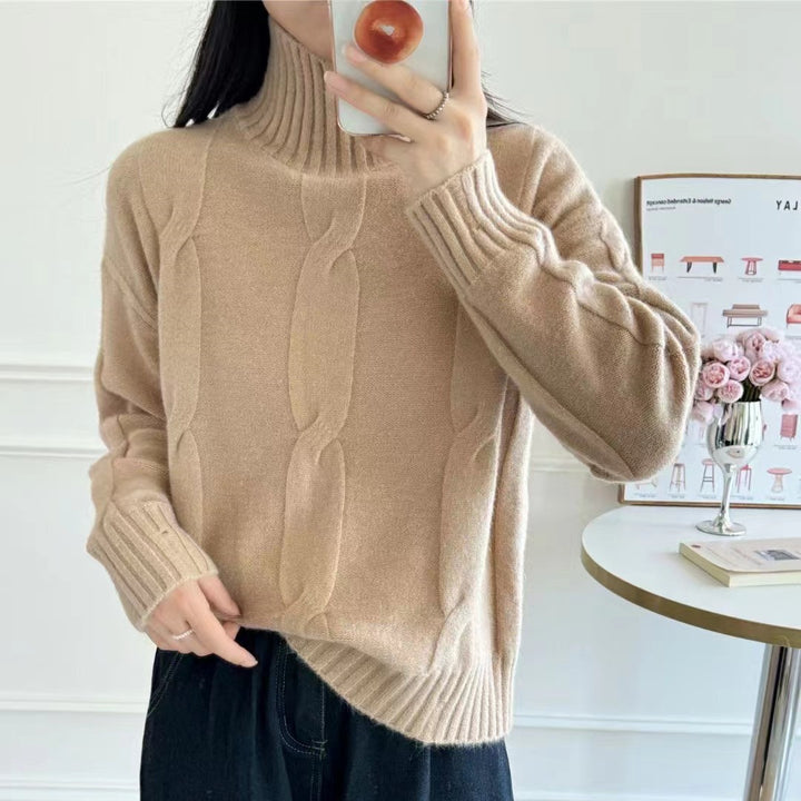 Kvindernes strikkede sweater med høj krave og kabelmønster Stilla