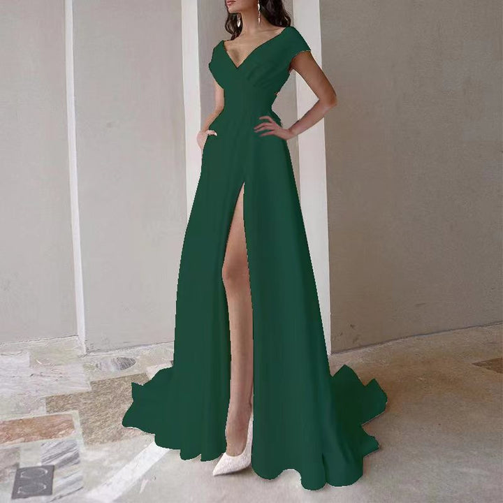 Dame elegant kjole med dyb split og smal silhuet Stilla