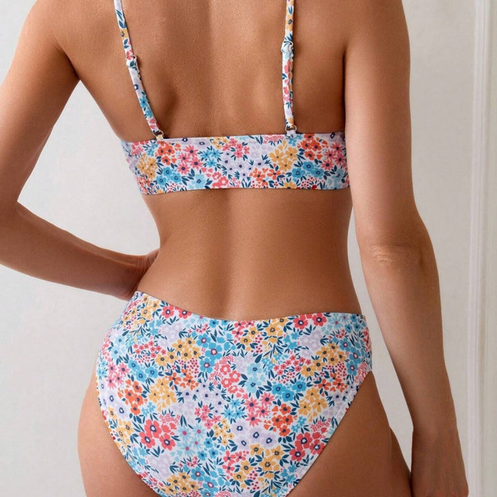 Dame High-Waist Bikini-Sæt med blomstret design og komfortable stropper Skovae
