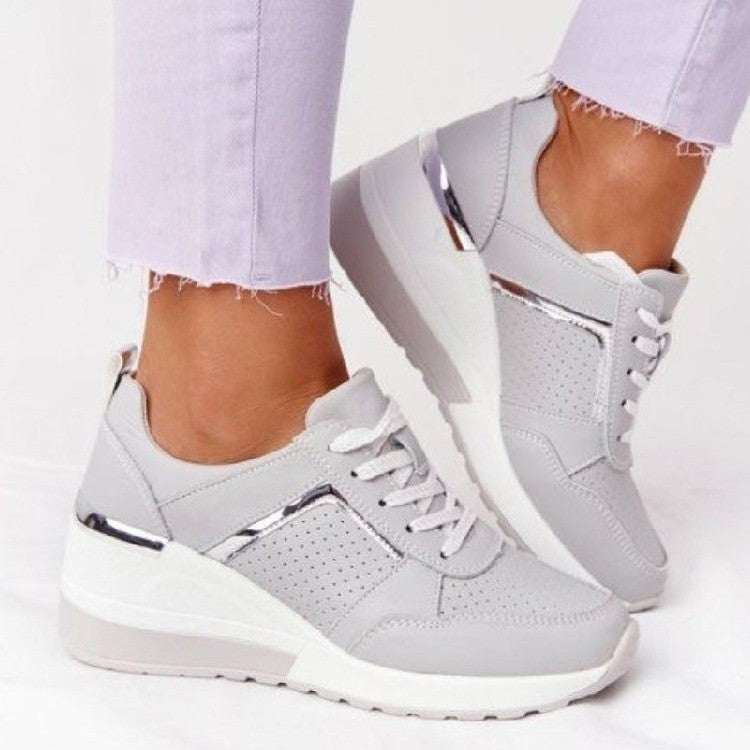 Dame Wedge-Sneaker med åndbar overfladestruktur og stilfulde accenter Stilla