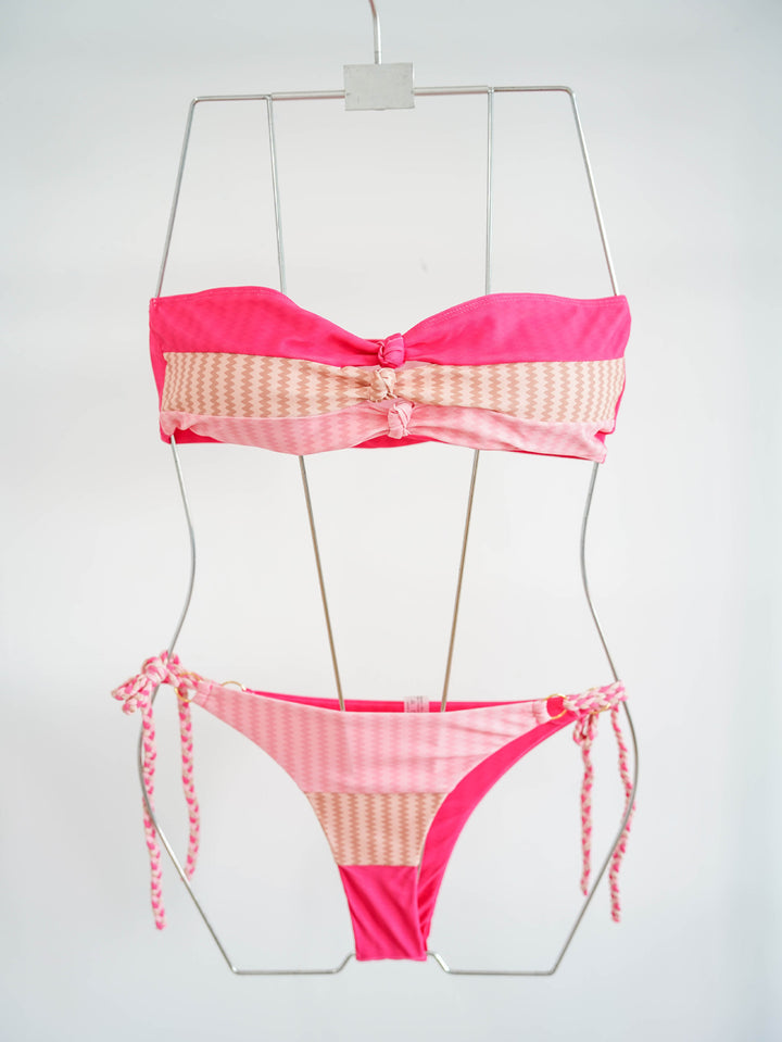 Dame Bandeau-bikini med raffinerede knudedetaljer og legende design Skovae