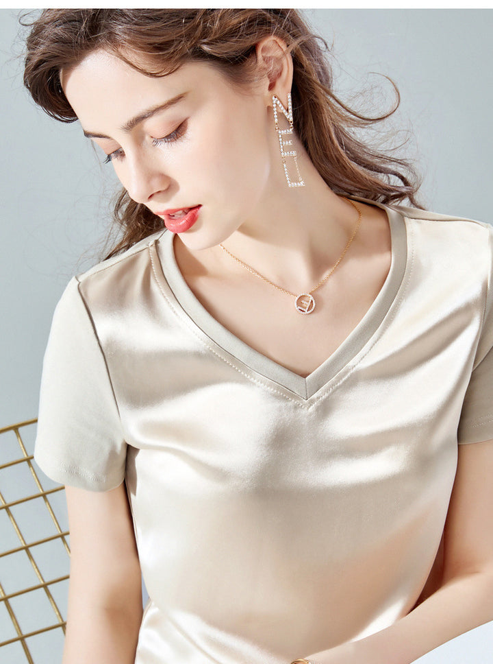 Damer Elegant V-hals T-shirt i satinmateriale med tætsiddende pasform Stilla