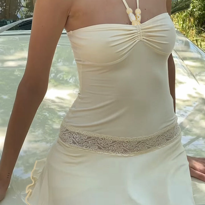Dame jumpsuit med elegant snøre detaljer og floral accent Skovae
