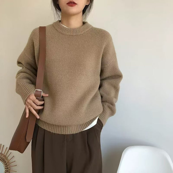Kvinders hyggelige oversized sweater med rund halsudskæring og velkendt striktekstur Stilla