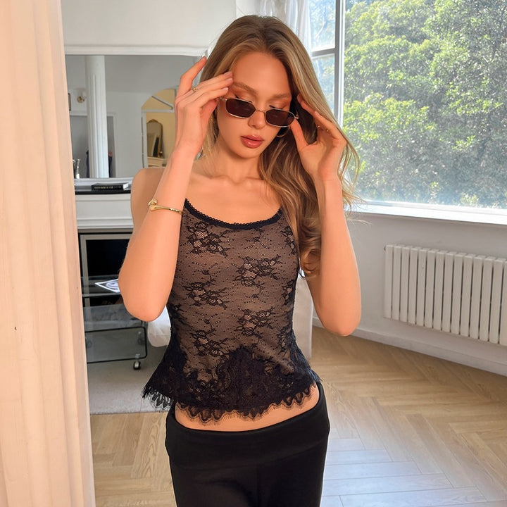Dame Spids-Cami-Top med fine detaljer Skovae