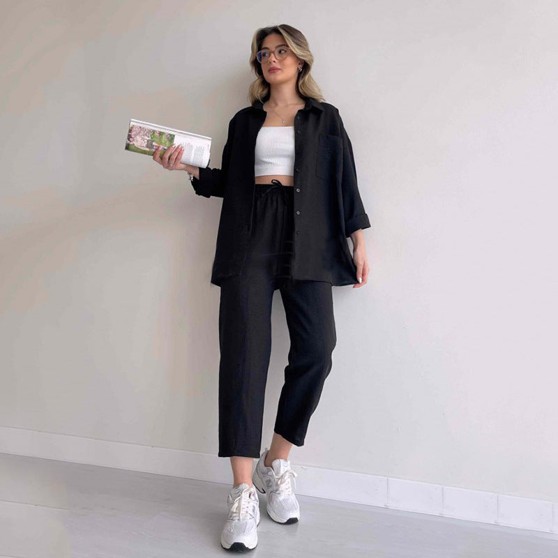 Dame fritids-to-dels sæt i let linned med cropped top og bred bukser Stilla