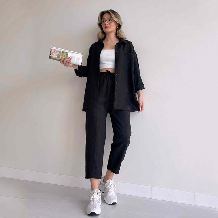 Dame fritids-to-dels sæt i let linned med cropped top og bred bukser Stilla