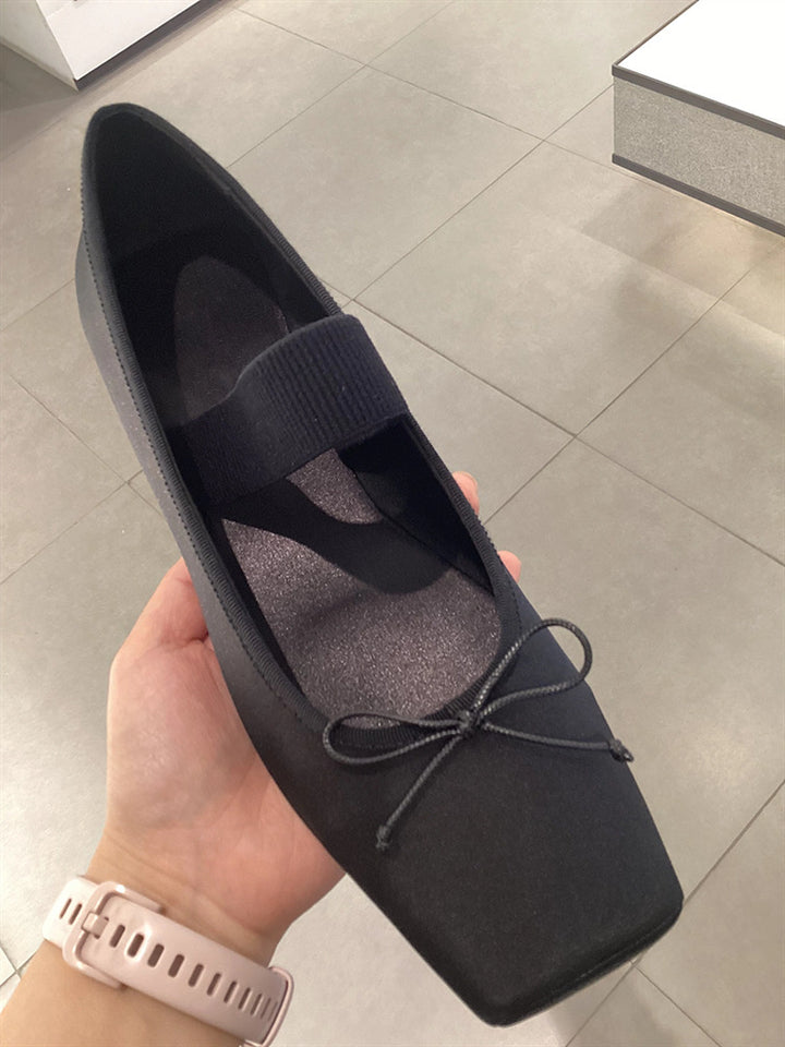 Dame elegante ballerinaer med kvadratisk tåområde og dekorativ bue Stilla